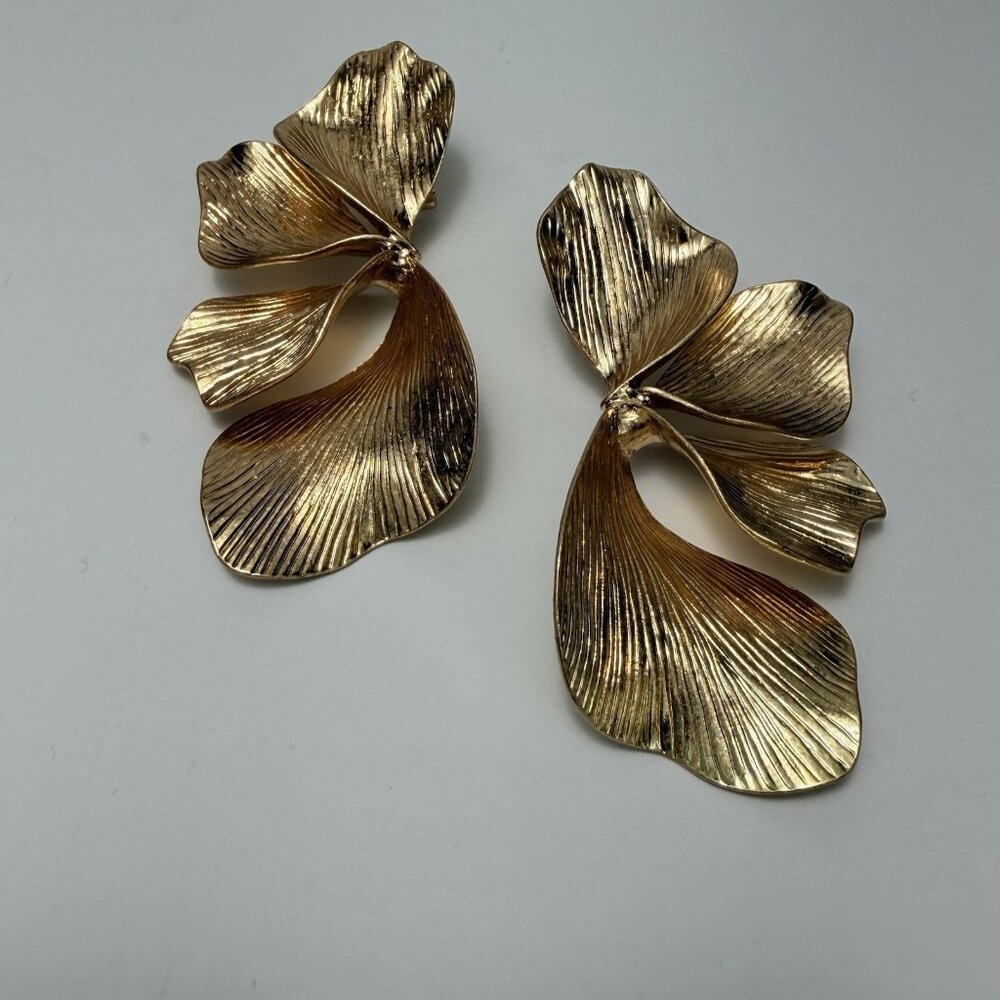 Stunning Zara Gold Leaf Statement Earrings Textured Botanical Design NWOT - Picture 6 of 6